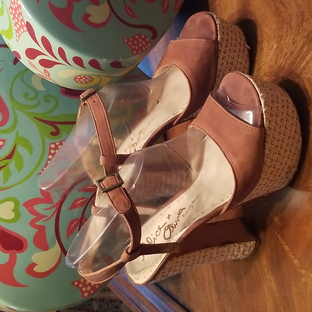 ALICE & OLIVIA PLATFORM SANDALS - Size 8 - Picture 2 of 7